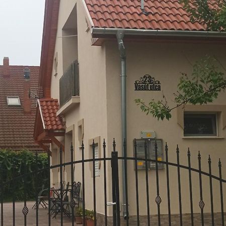 Napsugar Apartmanhaz Balatonlelle Bagian luar foto