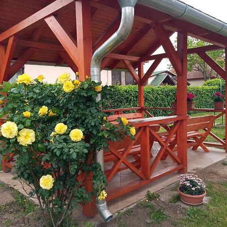 Napsugar Apartmanhaz Balatonlelle Bagian luar foto