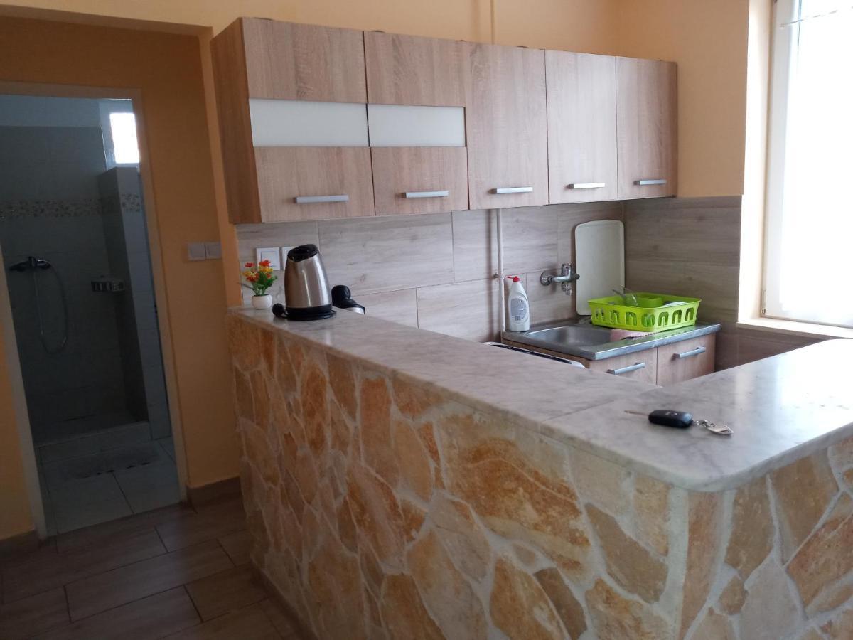 Napsugar Apartmanhaz Balatonlelle Bagian luar foto
