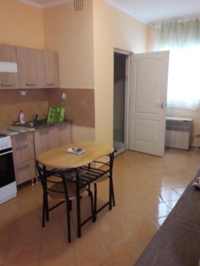 Napsugar Apartmanhaz Balatonlelle Bagian luar foto