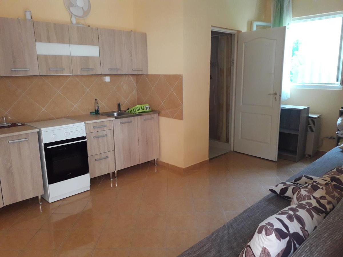 Napsugar Apartmanhaz Balatonlelle Bagian luar foto