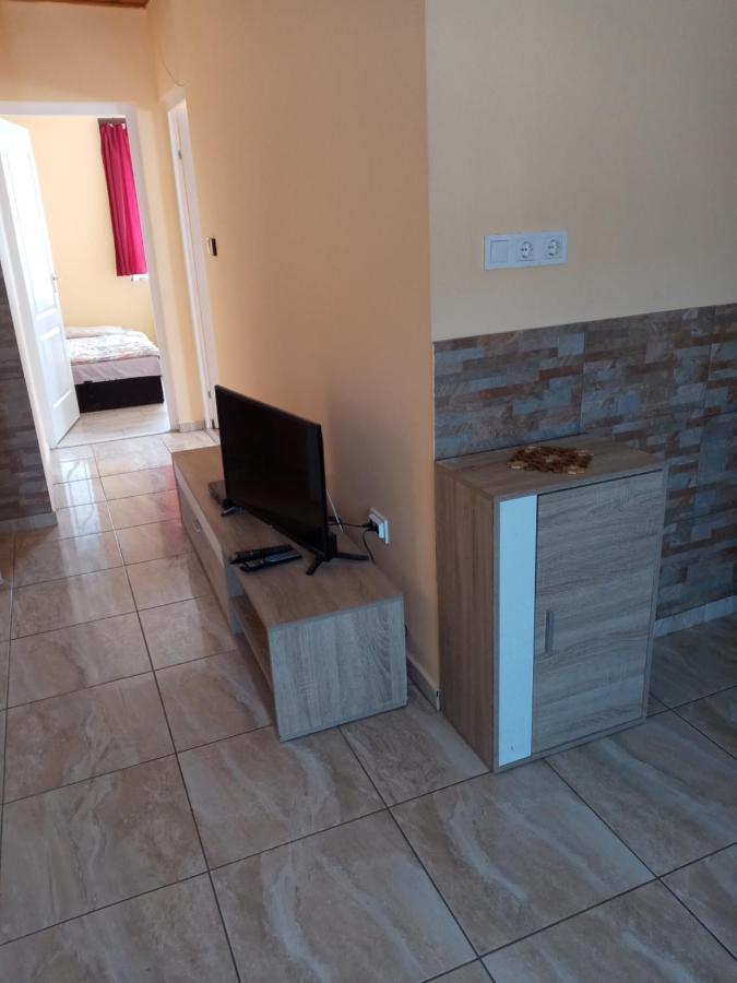 Napsugar Apartmanhaz Balatonlelle Bagian luar foto