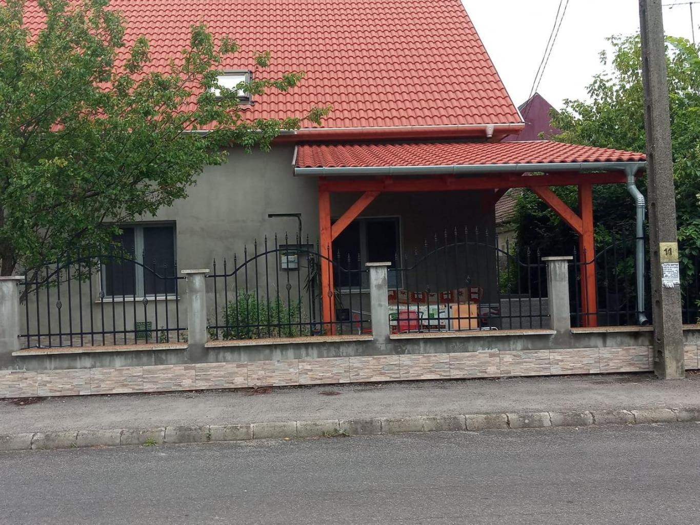 Napsugar Apartmanhaz Balatonlelle Bagian luar foto