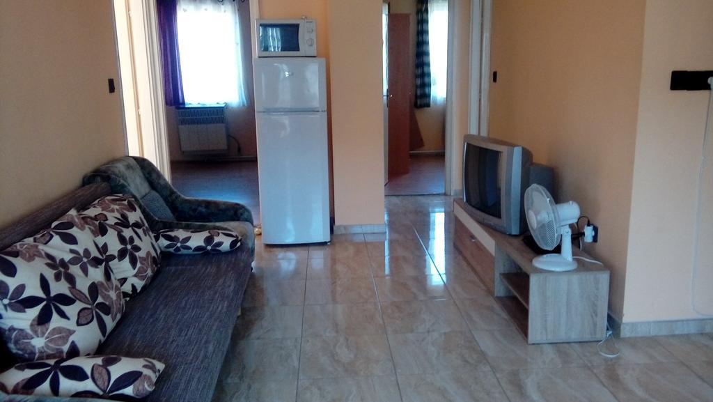 Napsugar Apartmanhaz Balatonlelle Bagian luar foto